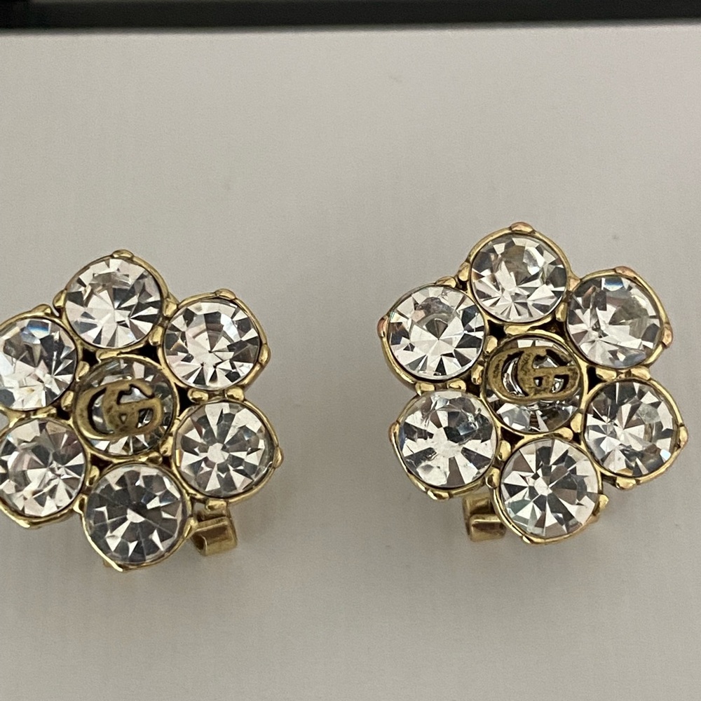 Gucci stunning crystal flower stud earrings. - Picture 6 of 11